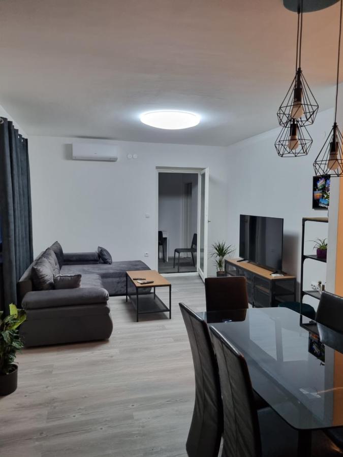 Maki Apartment พูลา ภายนอก รูปภาพ