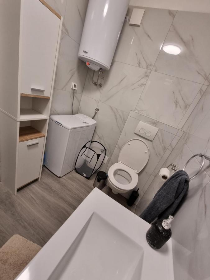 Maki Apartment พูลา ภายนอก รูปภาพ