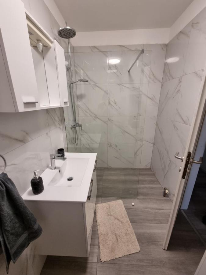 Maki Apartment พูลา ภายนอก รูปภาพ